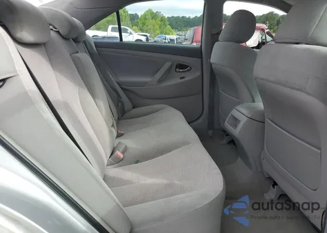 2010 Toyota Camry Base z USA, uszkodzony, nr VIN 4T4BF3EK3AR025621